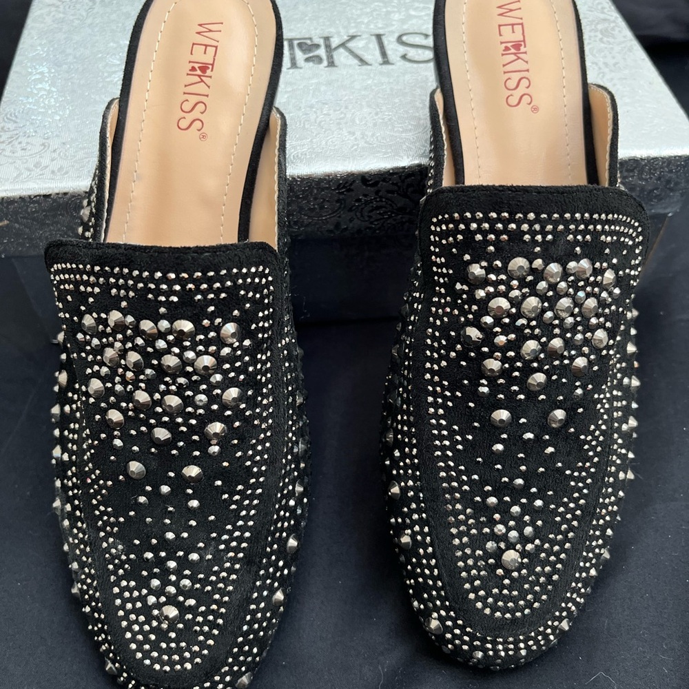 Black Embellished Flats with Ornate Detailing
